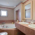 Villa Evergreen Seaside With Private Pool