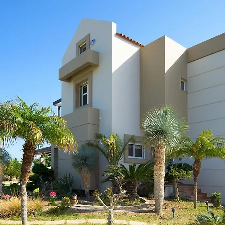 Evergreen Seaside With Private Pool