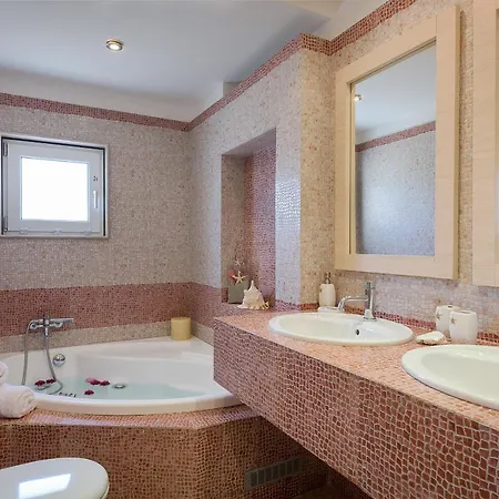 Villa Evergreen Seaside With Private Pool