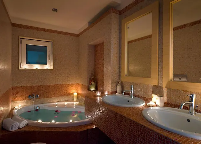 Evergreen Seaside With Private Pool