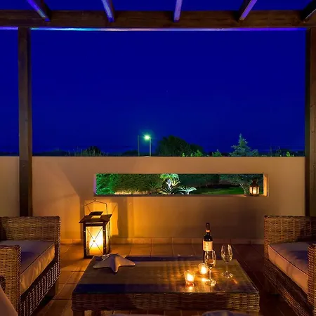 Villa Evergreen Seaside With Private Pool