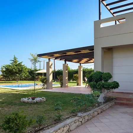 Evergreen Seaside With Private Pool *