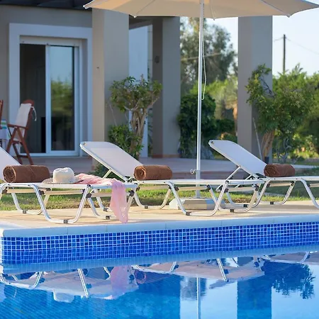 Evergreen Seaside With Private Pool *