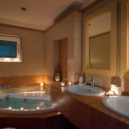 Evergreen Seaside With Private Pool