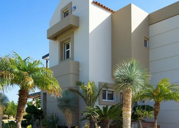 Evergreen Seaside With Private Pool