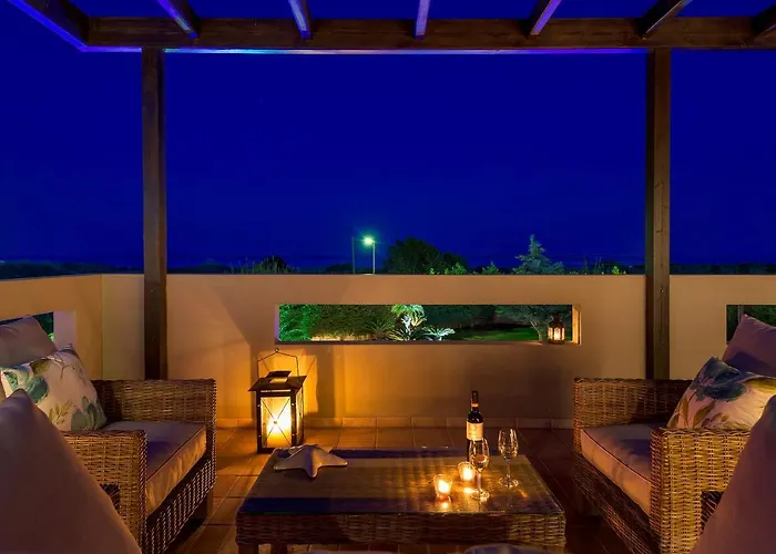 빌라 Evergreen Seaside With Private Pool